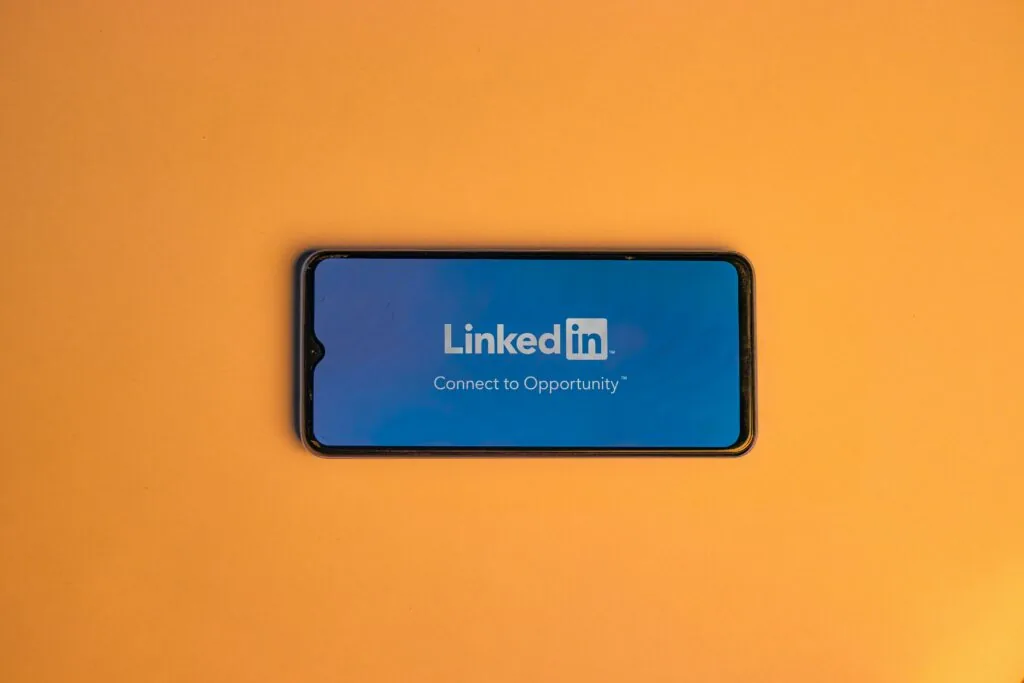 Comment-optimiser-son-profil-LinkedIn-IT Optimisation d'un profil LinkedIn IT pour attirer les recruteurs en informatique